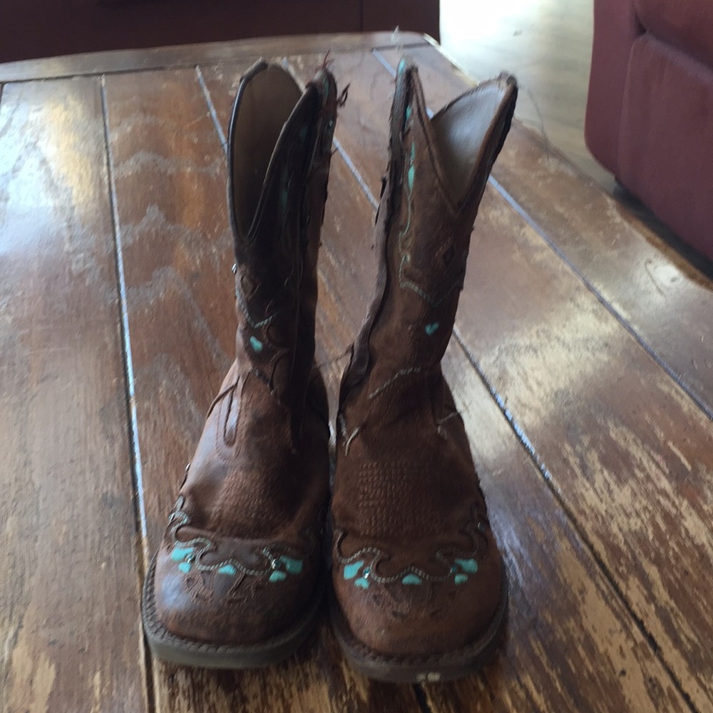 Girls boots